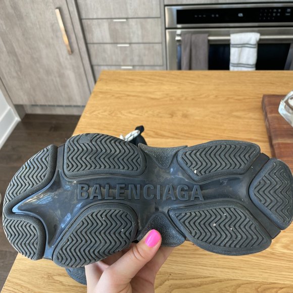 Balenciaga Black and White Sneakers - Picture 8 of 10